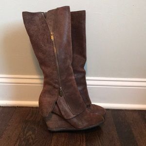 Fergie Brown Boots